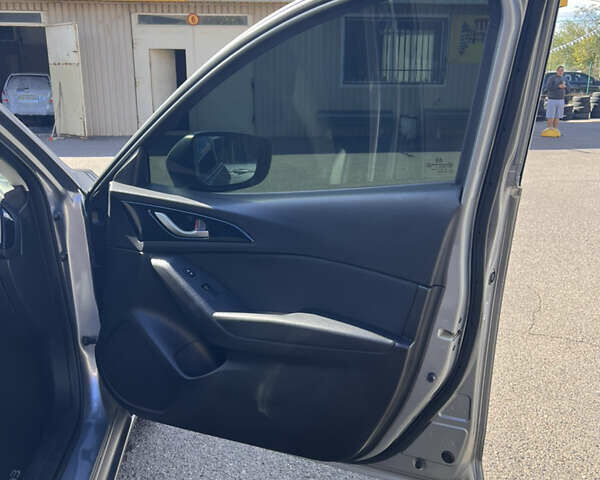 Серый Мазда 3, объемом двигателя 2 л и пробегом 160 тыс. км за 12500 $, фото 46 на Automoto.ua