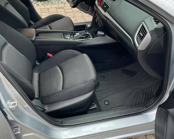 Сірий Мазда 3, об'ємом двигуна 2 л та пробігом 54 тис. км за 11500 $, фото 5 на Automoto.ua