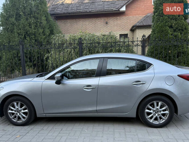 Серый Мазда 3, объемом двигателя 2 л и пробегом 186 тыс. км за 13000 $, фото 1 на Automoto.ua