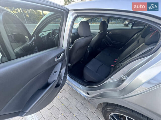 Серый Мазда 3, объемом двигателя 2 л и пробегом 200 тыс. км за 11000 $, фото 5 на Automoto.ua