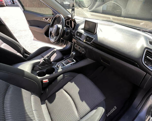 Серый Мазда 3, объемом двигателя 2 л и пробегом 160 тыс. км за 12500 $, фото 52 на Automoto.ua