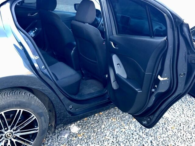 Сірий Мазда 3, об'ємом двигуна 2 л та пробігом 107 тис. км за 11500 $, фото 9 на Automoto.ua