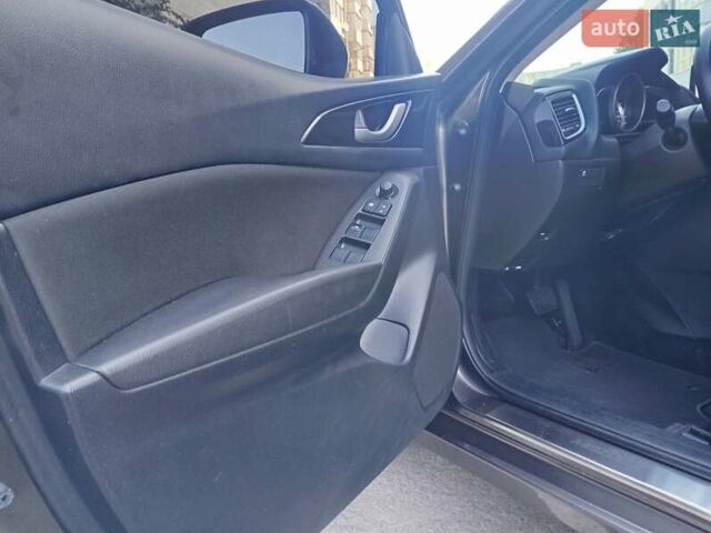 Сірий Мазда 3, об'ємом двигуна 2 л та пробігом 145 тис. км за 9900 $, фото 12 на Automoto.ua