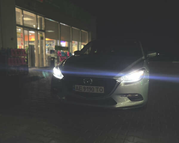 Серый Мазда 3, объемом двигателя 2 л и пробегом 141 тыс. км за 10700 $, фото 1 на Automoto.ua