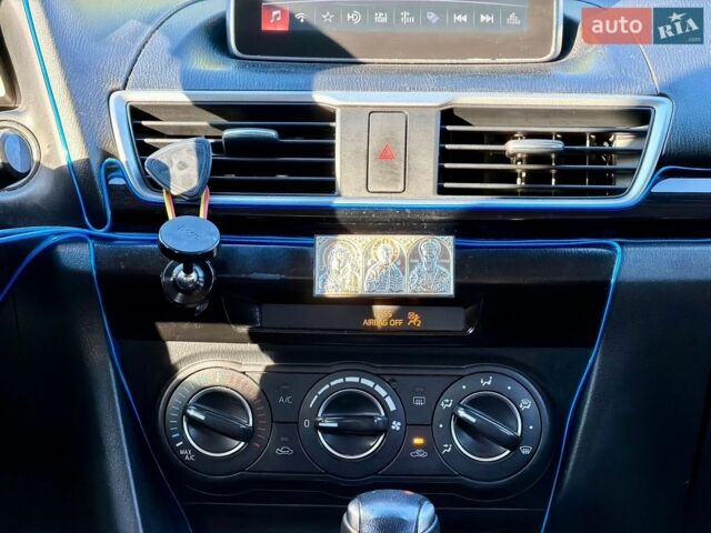 Серый Мазда 3, объемом двигателя 2 л и пробегом 218 тыс. км за 8900 $, фото 45 на Automoto.ua