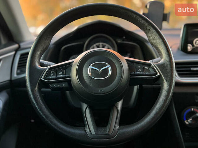 Мазда 3 2017 у Львові на Automoto.ua Сірий Мазда 3, об'ємом двигуна 2 л та пробігом 104 тис. км за 11750 $, фото 7 на Automoto.ua