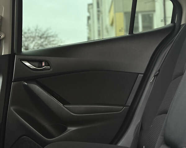 Серый Мазда 3, объемом двигателя 2 л и пробегом 83 тыс. км за 13000 $, фото 11 на Automoto.ua