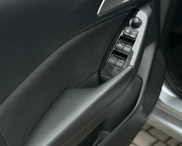 Серый Мазда 3, объемом двигателя 2 л и пробегом 83 тыс. км за 13000 $, фото 16 на Automoto.ua