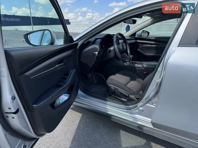 Серый Мазда 3, объемом двигателя 2.49 л и пробегом 105 тыс. км за 15900 $, фото 5 на Automoto.ua