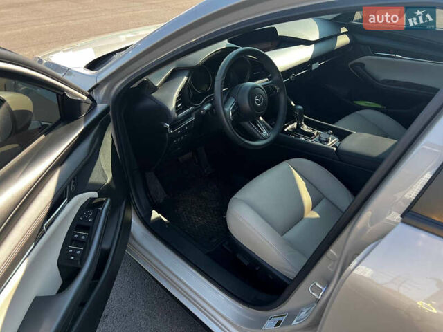 Сірий Мазда 3, об'ємом двигуна 2.49 л та пробігом 4 тис. км за 20000 $, фото 9 на Automoto.ua