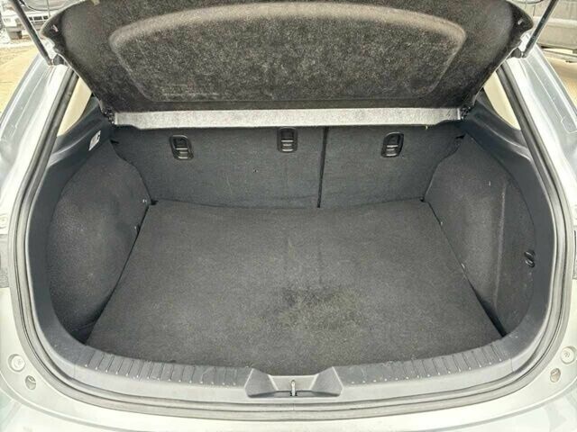 Серый Мазда 3, объемом двигателя 2 л и пробегом 75 тыс. км за 2000 $, фото 5 на Automoto.ua