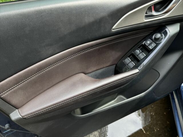 Синий Мазда 3, объемом двигателя 0 л и пробегом 111 тыс. км за 13400 $, фото 6 на Automoto.ua