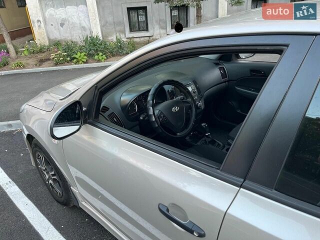 Синий Мазда 3, объемом двигателя 2 л и пробегом 330 тыс. км за 4400 $, фото 5 на Automoto.ua