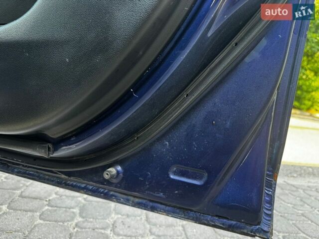 Синій Мазда 3, об'ємом двигуна 1.6 л та пробігом 252 тис. км за 2800 $, фото 6 на Automoto.ua
