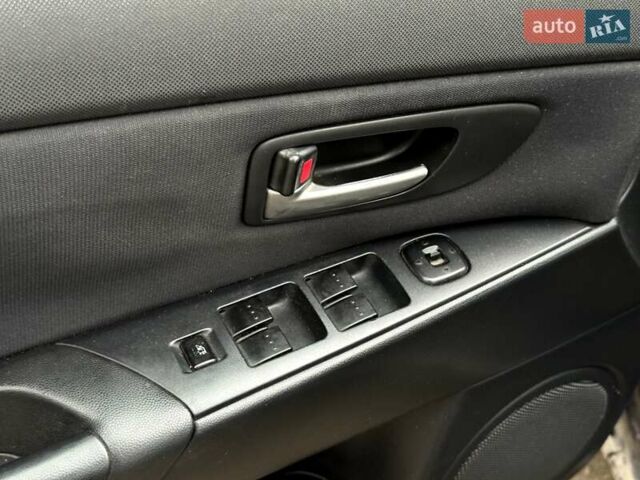 Синий Мазда 3, объемом двигателя 1.6 л и пробегом 287 тыс. км за 2100 $, фото 6 на Automoto.ua