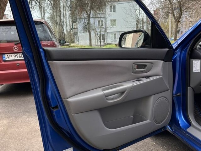 Синий Мазда 3, объемом двигателя 1.3 л и пробегом 256 тыс. км за 4000 $, фото 11 на Automoto.ua