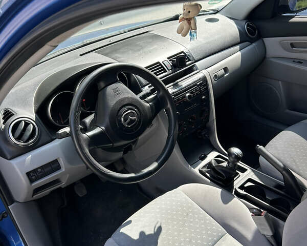 Синий Мазда 3, объемом двигателя 1.35 л и пробегом 170 тыс. км за 3900 $, фото 6 на Automoto.ua