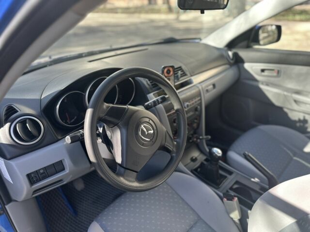 Синий Мазда 3, объемом двигателя 1.3 л и пробегом 256 тыс. км за 4000 $, фото 4 на Automoto.ua