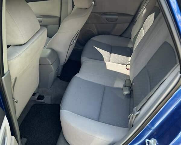 Синий Мазда 3, объемом двигателя 1.35 л и пробегом 170 тыс. км за 3900 $, фото 8 на Automoto.ua