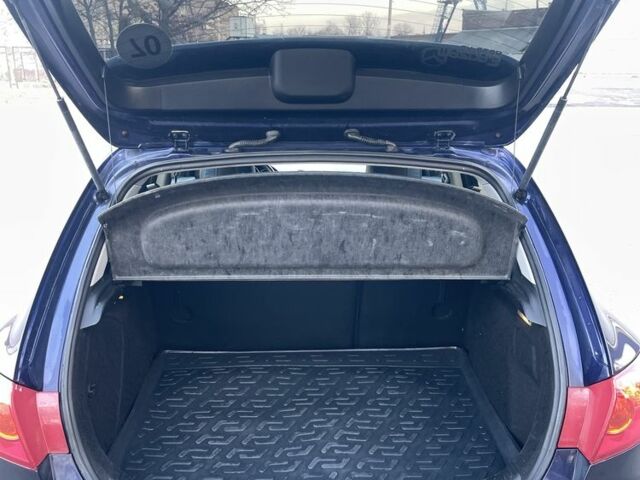 Синій Мазда 3, об'ємом двигуна 1.6 л та пробігом 280 тис. км за 4500 $, фото 4 на Automoto.ua