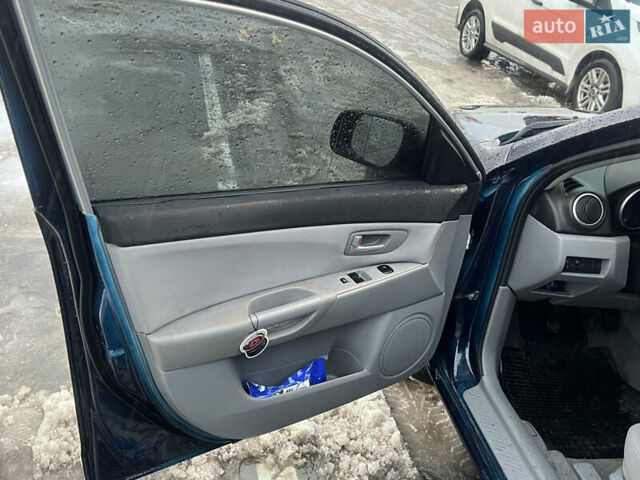 Синий Мазда 3, объемом двигателя 1.35 л и пробегом 264 тыс. км за 3250 $, фото 13 на Automoto.ua