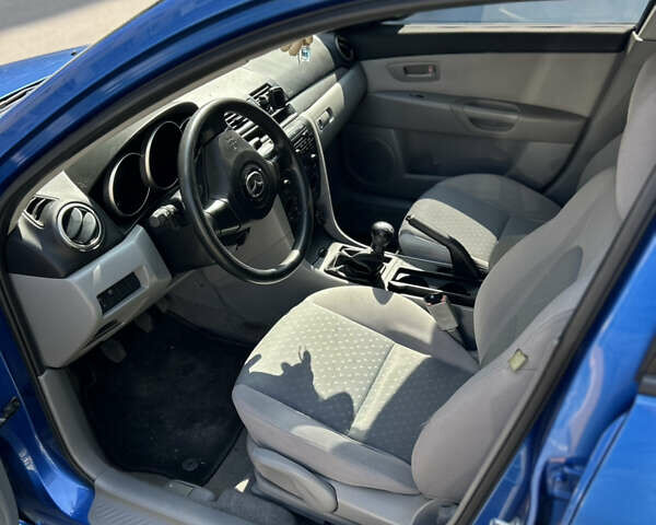 Синий Мазда 3, объемом двигателя 1.35 л и пробегом 170 тыс. км за 3900 $, фото 7 на Automoto.ua