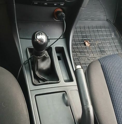 Синій Мазда 3, об'ємом двигуна 1.6 л та пробігом 290 тис. км за 3200 $, фото 3 на Automoto.ua