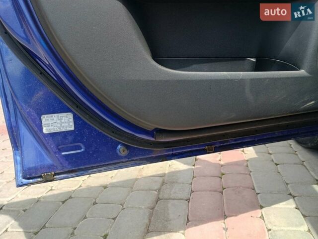Синий Мазда 3, объемом двигателя 1.6 л и пробегом 213 тыс. км за 4500 $, фото 5 на Automoto.ua