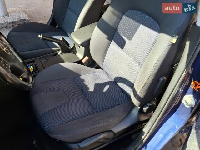 Синій Мазда 3, об'ємом двигуна 1.6 л та пробігом 288 тис. км за 3900 $, фото 9 на Automoto.ua