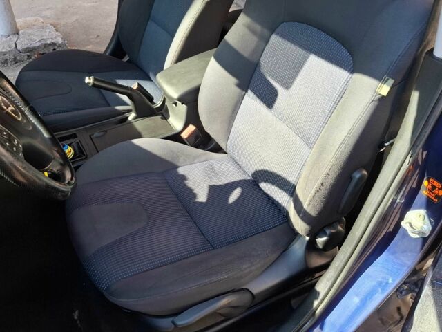 Синій Мазда 3, об'ємом двигуна 1.6 л та пробігом 288 тис. км за 3900 $, фото 12 на Automoto.ua