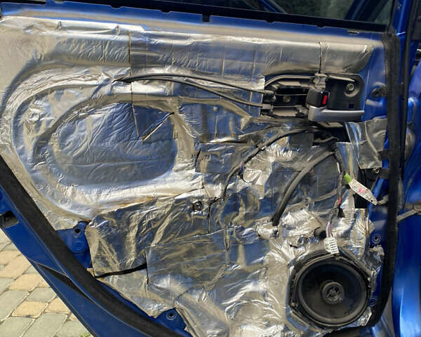 Синій Мазда 3, об'ємом двигуна 2 л та пробігом 300 тис. км за 4500 $, фото 3 на Automoto.ua