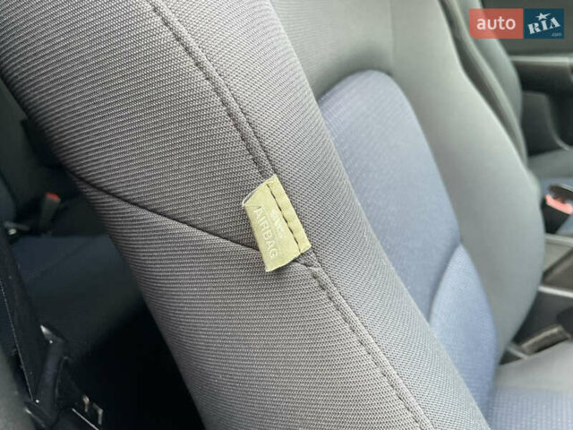 Синій Мазда 3, об'ємом двигуна 1.6 л та пробігом 207 тис. км за 4380 $, фото 43 на Automoto.ua