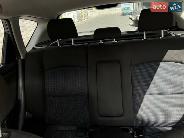 Синий Мазда 3, объемом двигателя 1.6 л и пробегом 318 тыс. км за 3500 $, фото 6 на Automoto.ua