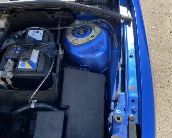 Синій Мазда 3, об'ємом двигуна 1.6 л та пробігом 182 тис. км за 4000 $, фото 8 на Automoto.ua
