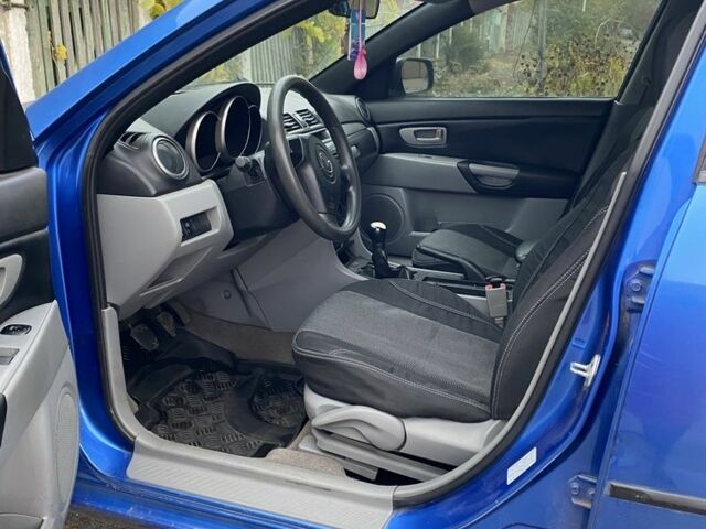 Синий Мазда 3, объемом двигателя 1.6 л и пробегом 180 тыс. км за 4000 $, фото 4 на Automoto.ua