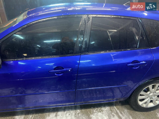 Синий Мазда 3, объемом двигателя 1.6 л и пробегом 255 тыс. км за 5000 $, фото 4 на Automoto.ua