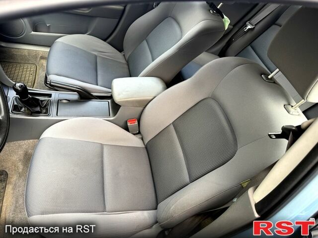 Синий Мазда 3, объемом двигателя 1.3 л и пробегом 162 тыс. км за 4000 $, фото 5 на Automoto.ua