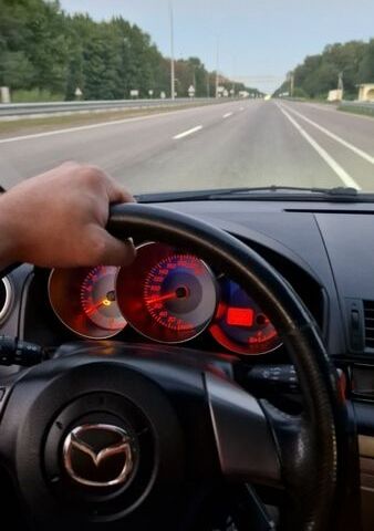 Синій Мазда 3, об'ємом двигуна 1.6 л та пробігом 245 тис. км за 4800 $, фото 3 на Automoto.ua