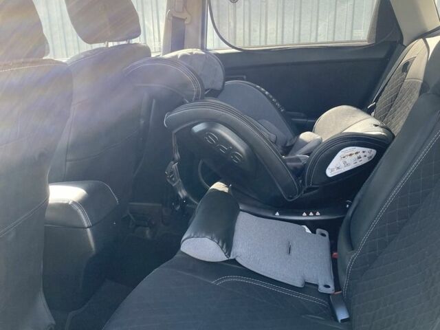 Синий Мазда 3, объемом двигателя 1.6 л и пробегом 318 тыс. км за 5000 $, фото 3 на Automoto.ua