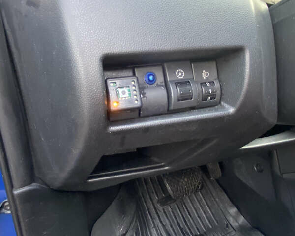 Синій Мазда 3, об'ємом двигуна 1.6 л та пробігом 286 тис. км за 4499 $, фото 17 на Automoto.ua