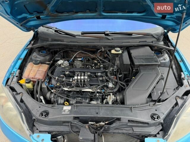 Синий Мазда 3, объемом двигателя 2 л и пробегом 254 тыс. км за 3600 $, фото 5 на Automoto.ua