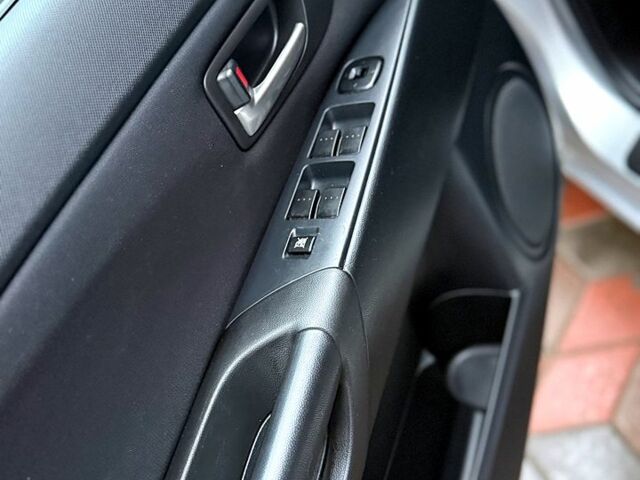 Синій Мазда 3, об'ємом двигуна 1.8 л та пробігом 188 тис. км за 4450 $, фото 8 на Automoto.ua