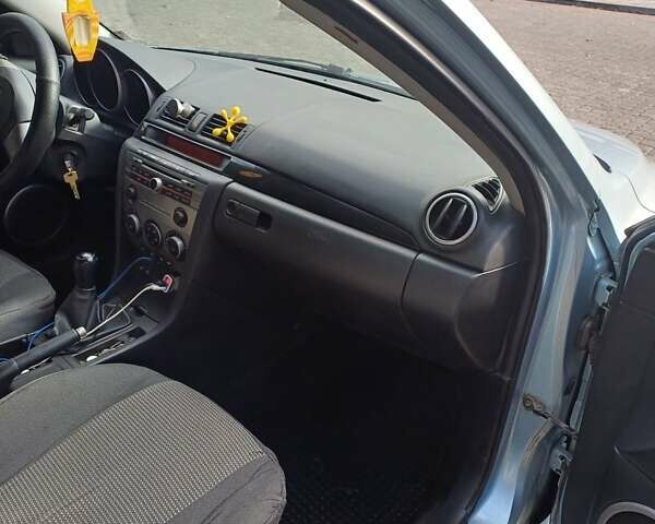 Синий Мазда 3, объемом двигателя 1.6 л и пробегом 331 тыс. км за 4300 $, фото 1 на Automoto.ua