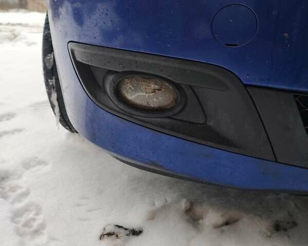 Синий Мазда 3, объемом двигателя 1.6 л и пробегом 320 тыс. км за 4000 $, фото 5 на Automoto.ua