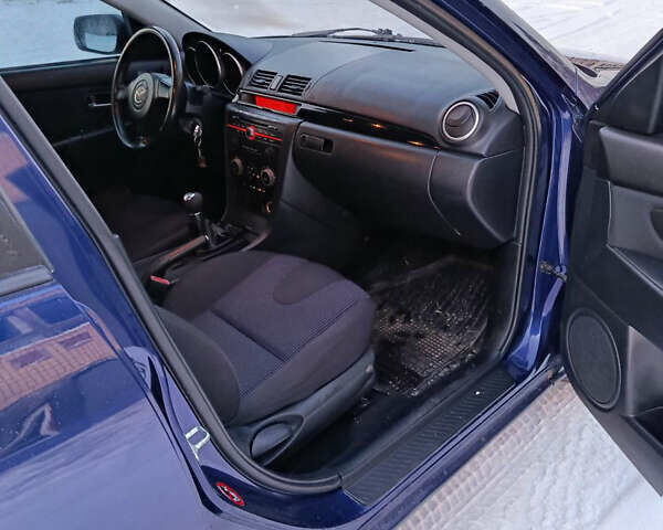 Синій Мазда 3, об'ємом двигуна 1.6 л та пробігом 219 тис. км за 4300 $, фото 7 на Automoto.ua
