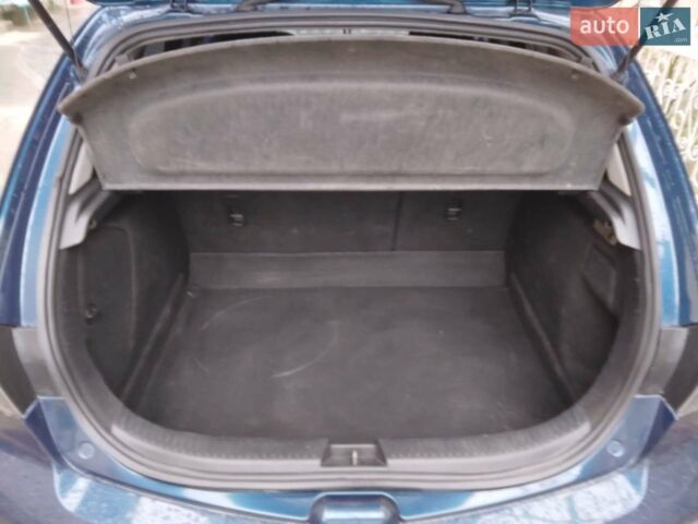 Синий Мазда 3, объемом двигателя 1.6 л и пробегом 107 тыс. км за 4500 $, фото 6 на Automoto.ua