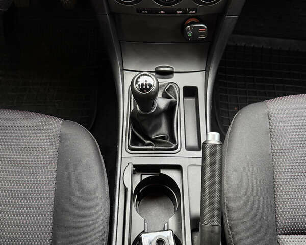 Синий Мазда 3, объемом двигателя 1.6 л и пробегом 225 тыс. км за 4900 $, фото 13 на Automoto.ua