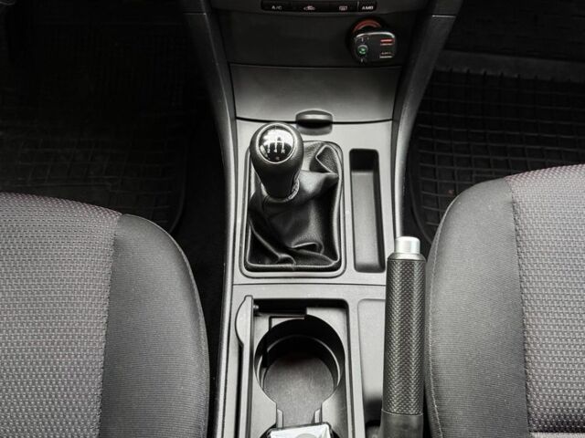 Синий Мазда 3, объемом двигателя 1.6 л и пробегом 205 тыс. км за 4900 $, фото 13 на Automoto.ua