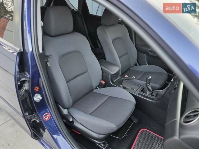 Синій Мазда 3, об'ємом двигуна 1.6 л та пробігом 240 тис. км за 4900 $, фото 7 на Automoto.ua