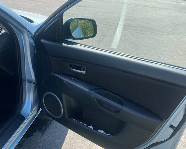 Синій Мазда 3, об'ємом двигуна 1.56 л та пробігом 321 тис. км за 4299 $, фото 16 на Automoto.ua